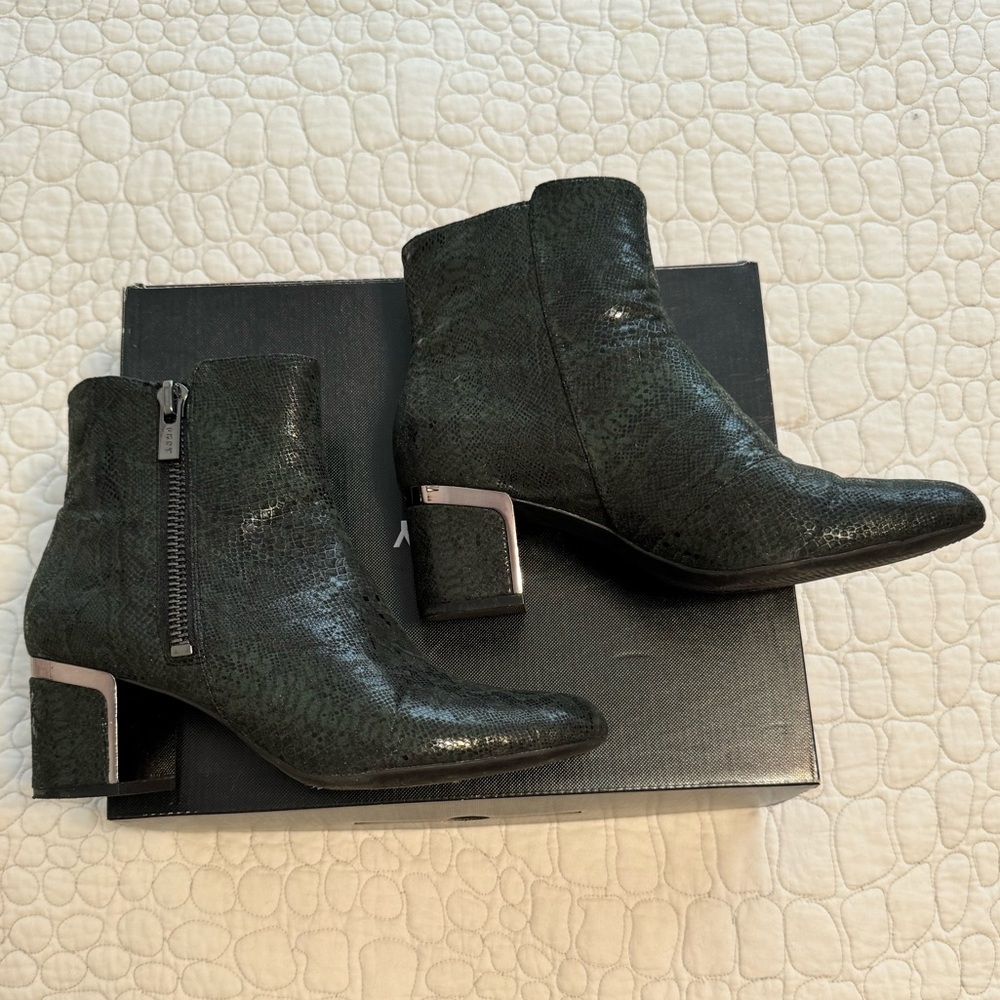 Dkny Crosbi-Ankle Boot Two Tone Python - image 5